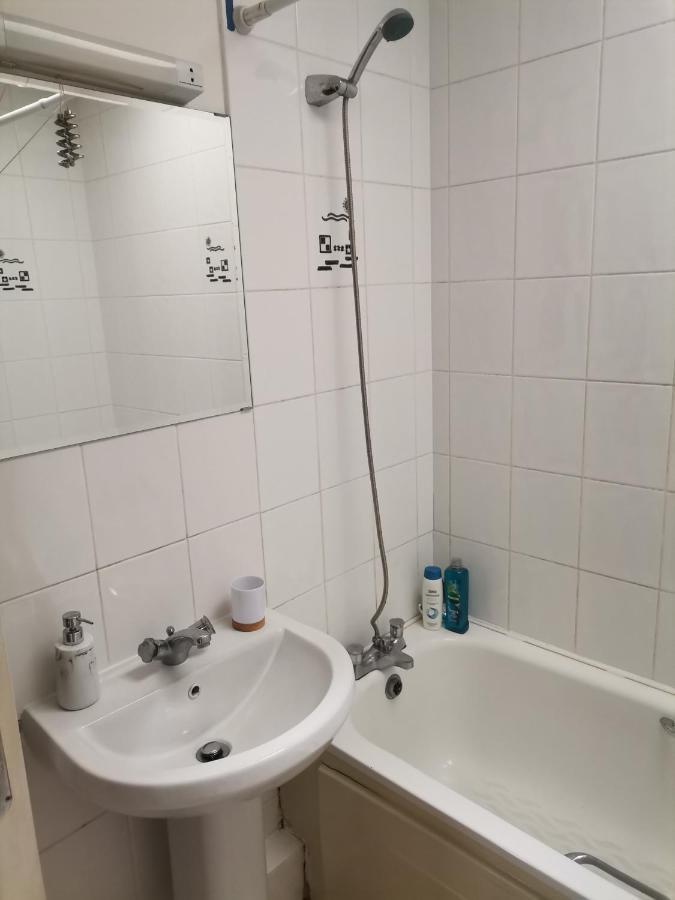 Bright And Cozy Room With Double Bed, Private Bathroom Not Ensuite, Breakfast To Go Dublin Zewnętrze zdjęcie